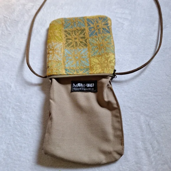 Maruca Cupcake Crossbody Purse / Small bag - Picture 6 of 16